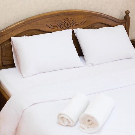 Apartment On Virmenska 3, With 2 Separate Bedrooms Lviv Ngoại thất bức ảnh