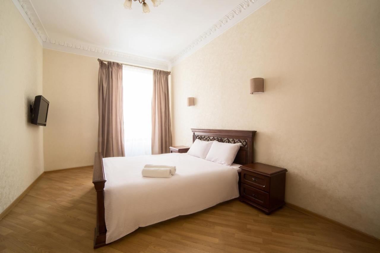 Apartment On Virmenska 3, With 2 Separate Bedrooms Lviv Ngoại thất bức ảnh