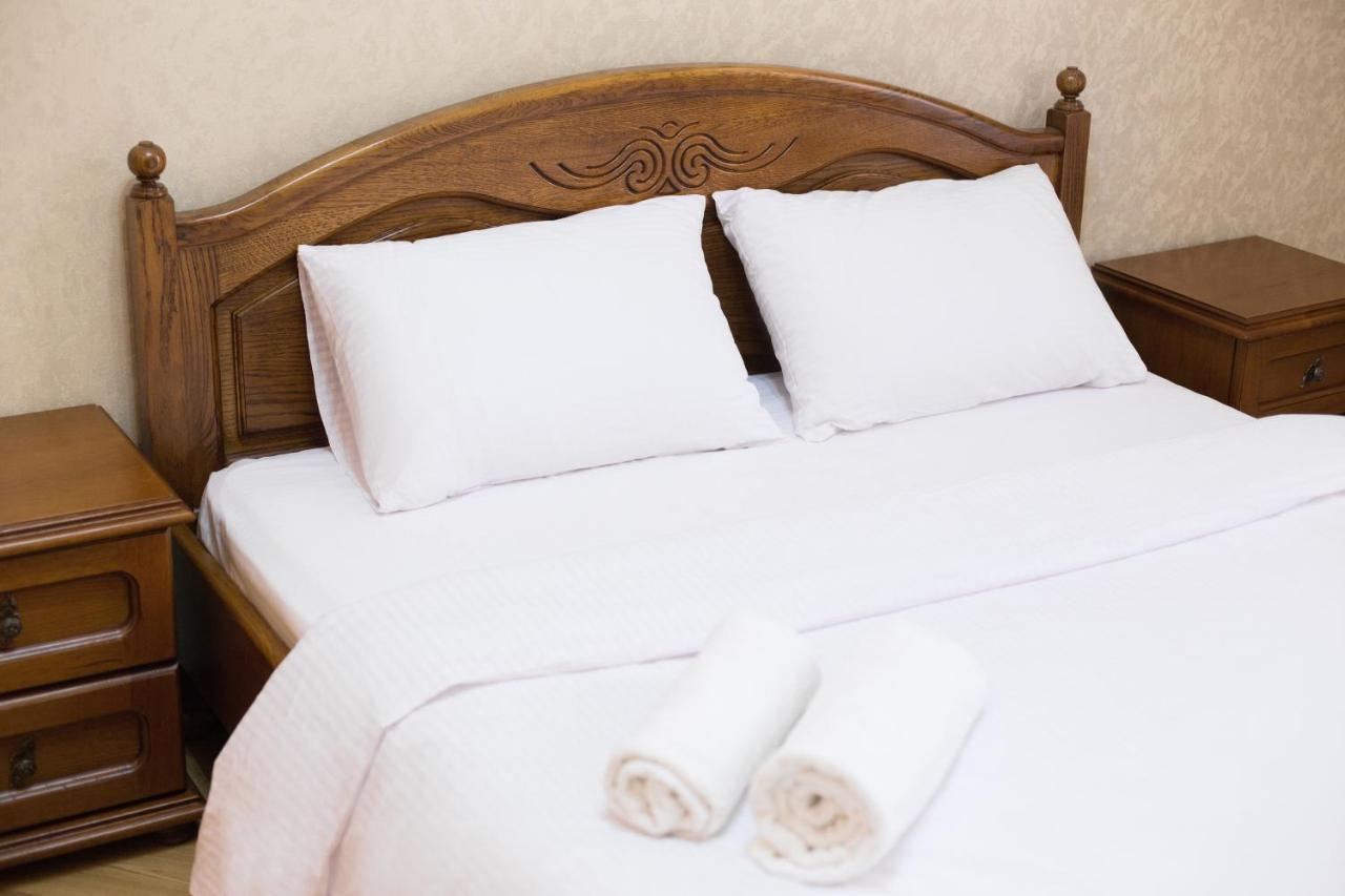 Apartment On Virmenska 3, With 2 Separate Bedrooms Lviv Ngoại thất bức ảnh
