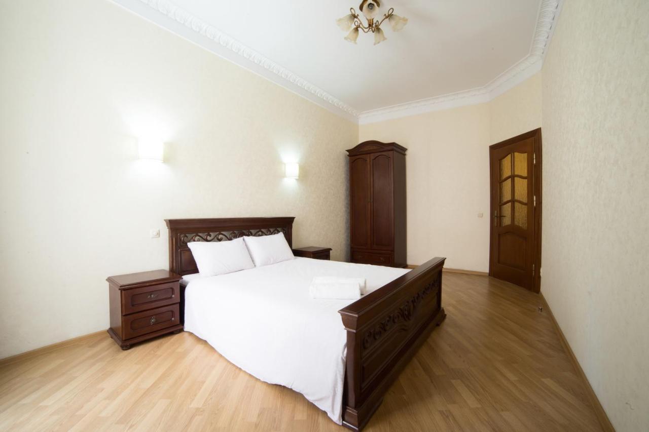 Apartment On Virmenska 3, With 2 Separate Bedrooms Lviv Ngoại thất bức ảnh