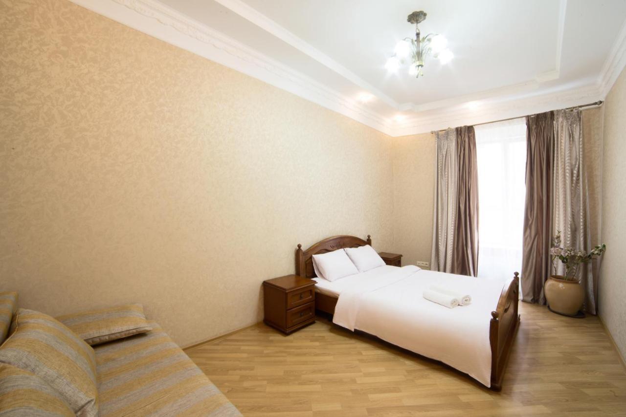 Apartment On Virmenska 3, With 2 Separate Bedrooms Lviv Ngoại thất bức ảnh