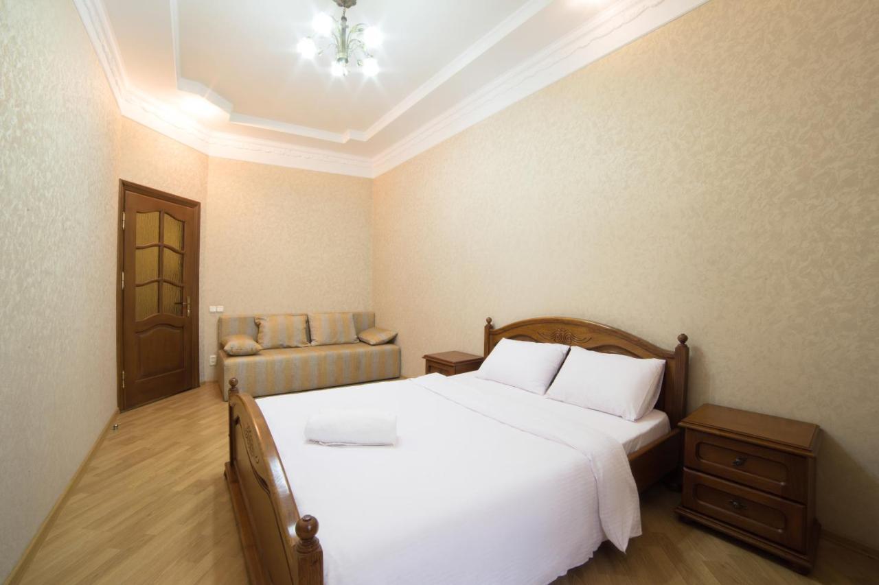 Apartment On Virmenska 3, With 2 Separate Bedrooms Lviv Ngoại thất bức ảnh